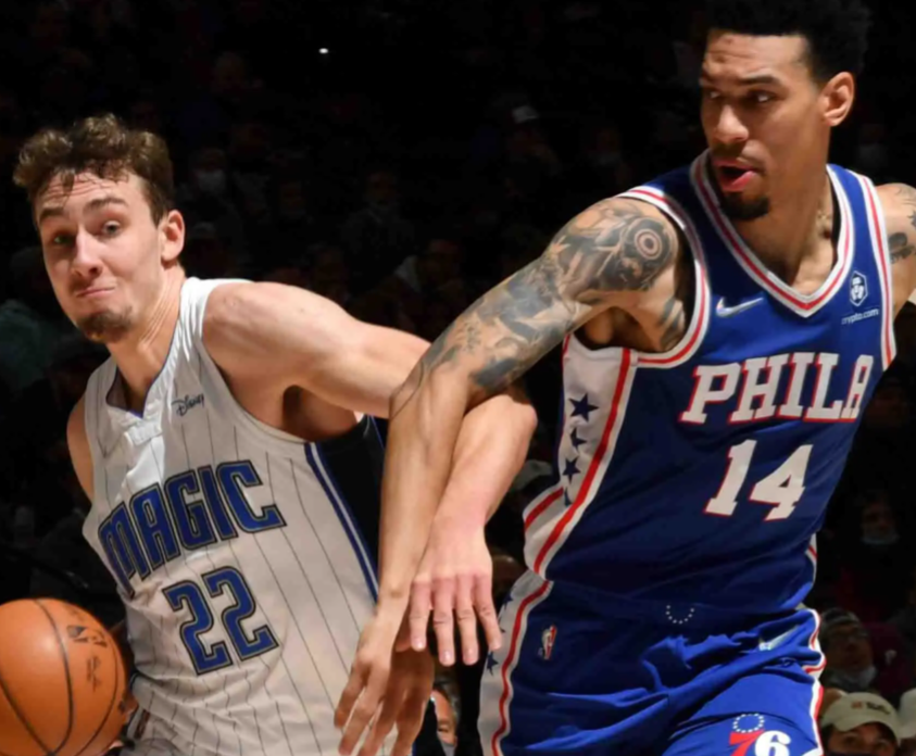 魔术再度遭逢败绩,主场遭到猛龙队逆转 魔术再度遭逢败绩,主场遭到猛龙队逆转