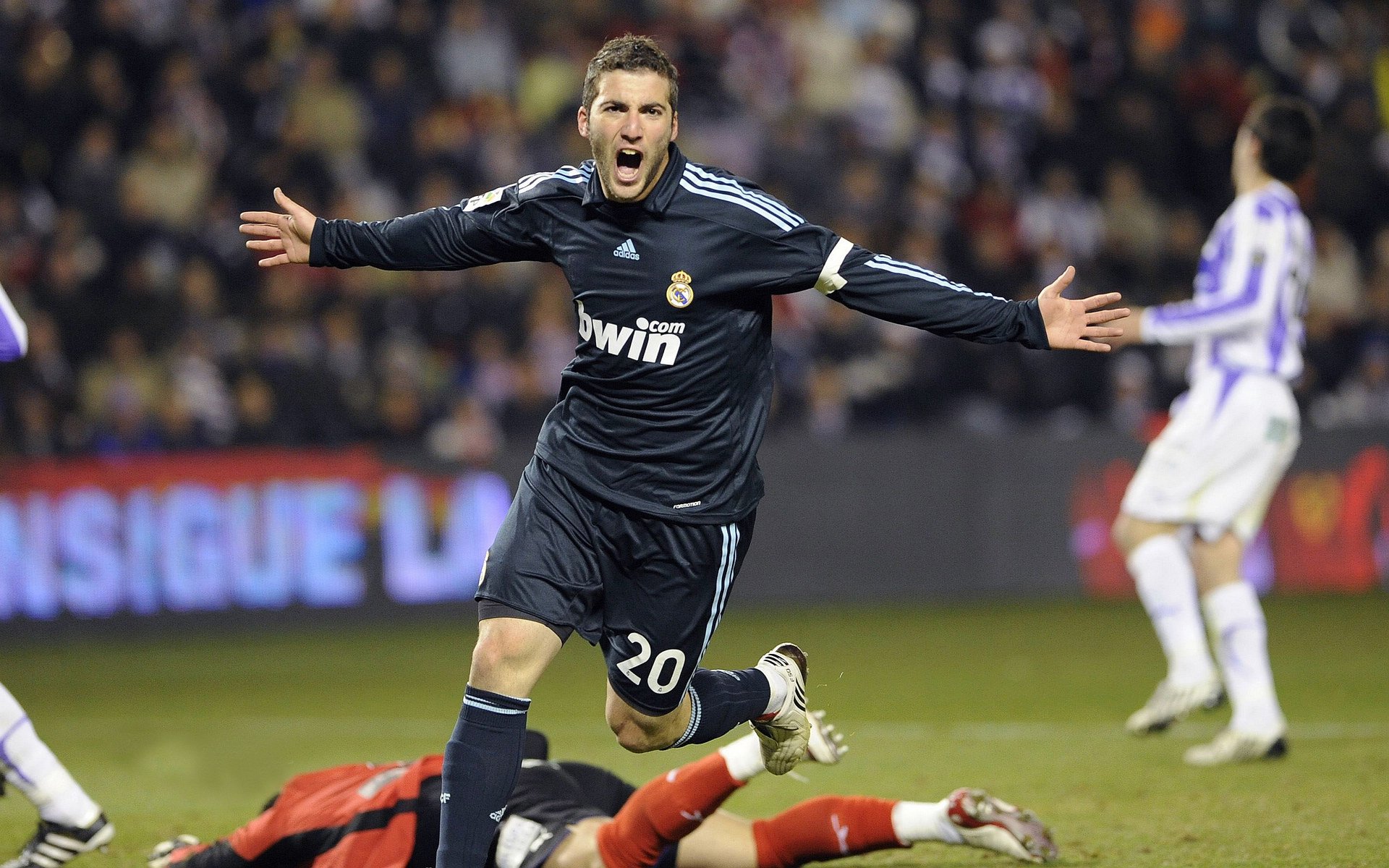 开云在线直播-马龙独舞华沙，波兰铁骑碾过韩国战车